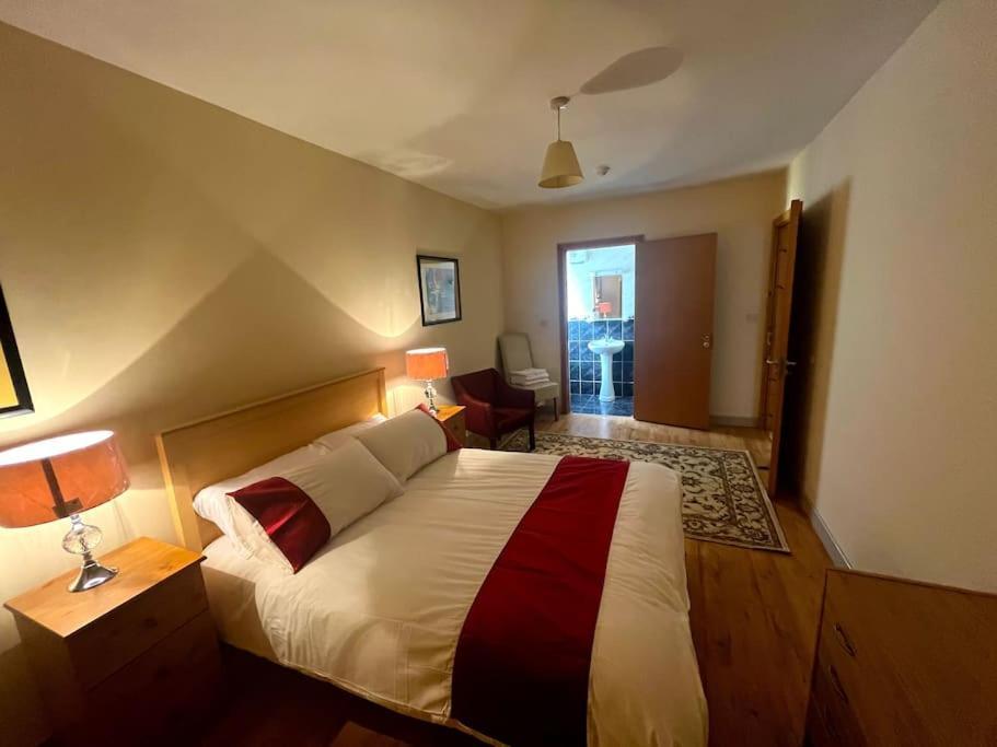 Elegant Rooms And Suites In Knock クノック エクステリア 写真